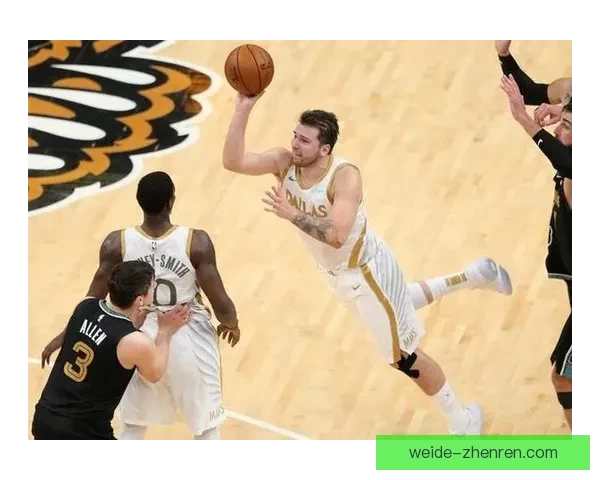 东契奇带伤鏖战三分绝平三不沾效率低迷31分遗憾吞里程悲